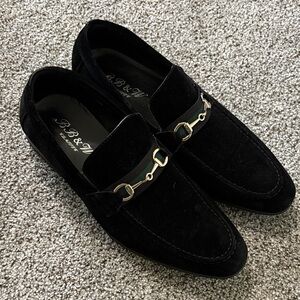 Classic Black Men's Loafers with Silver Detailing